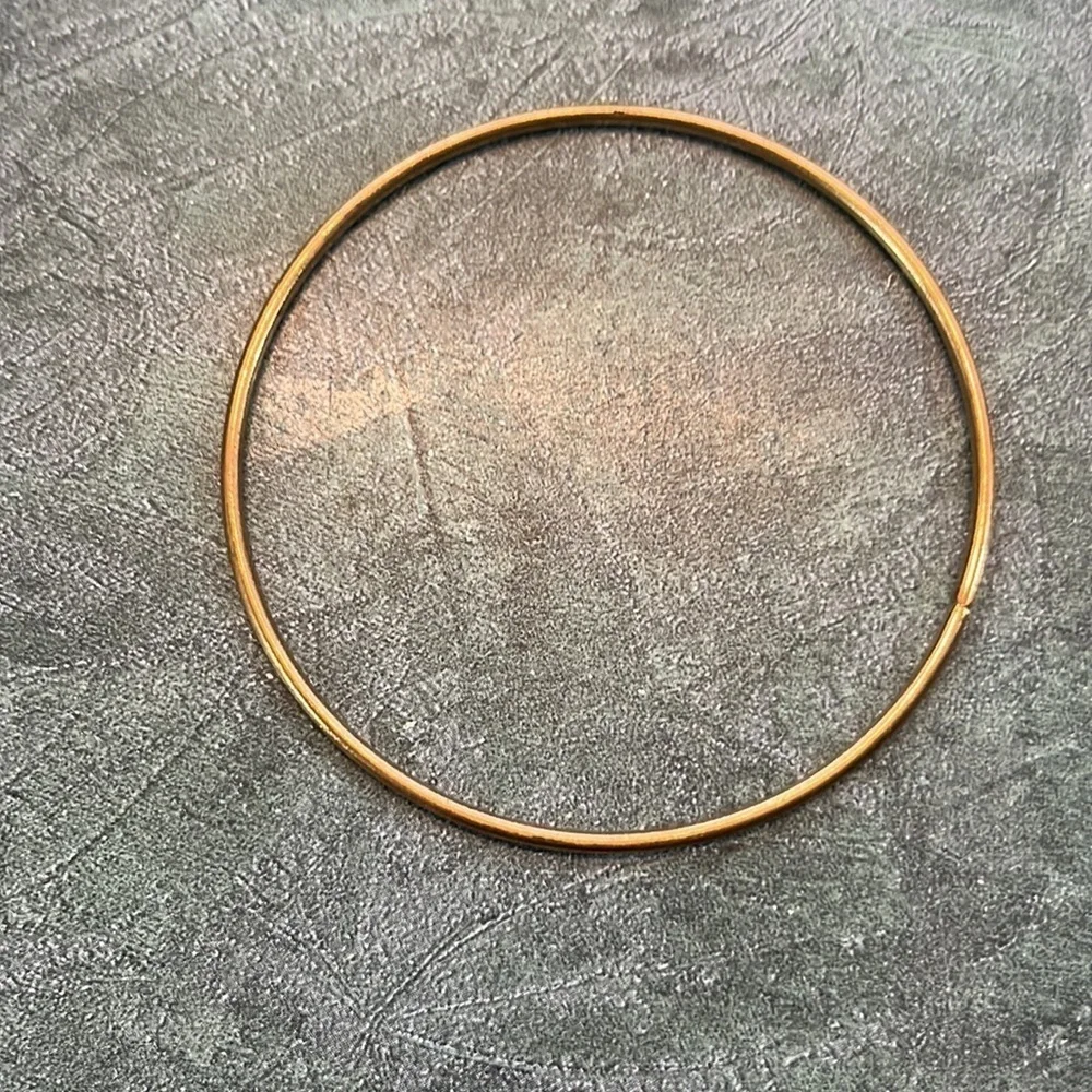 Vintage brass coloured bracelets - Picture 2 of 12